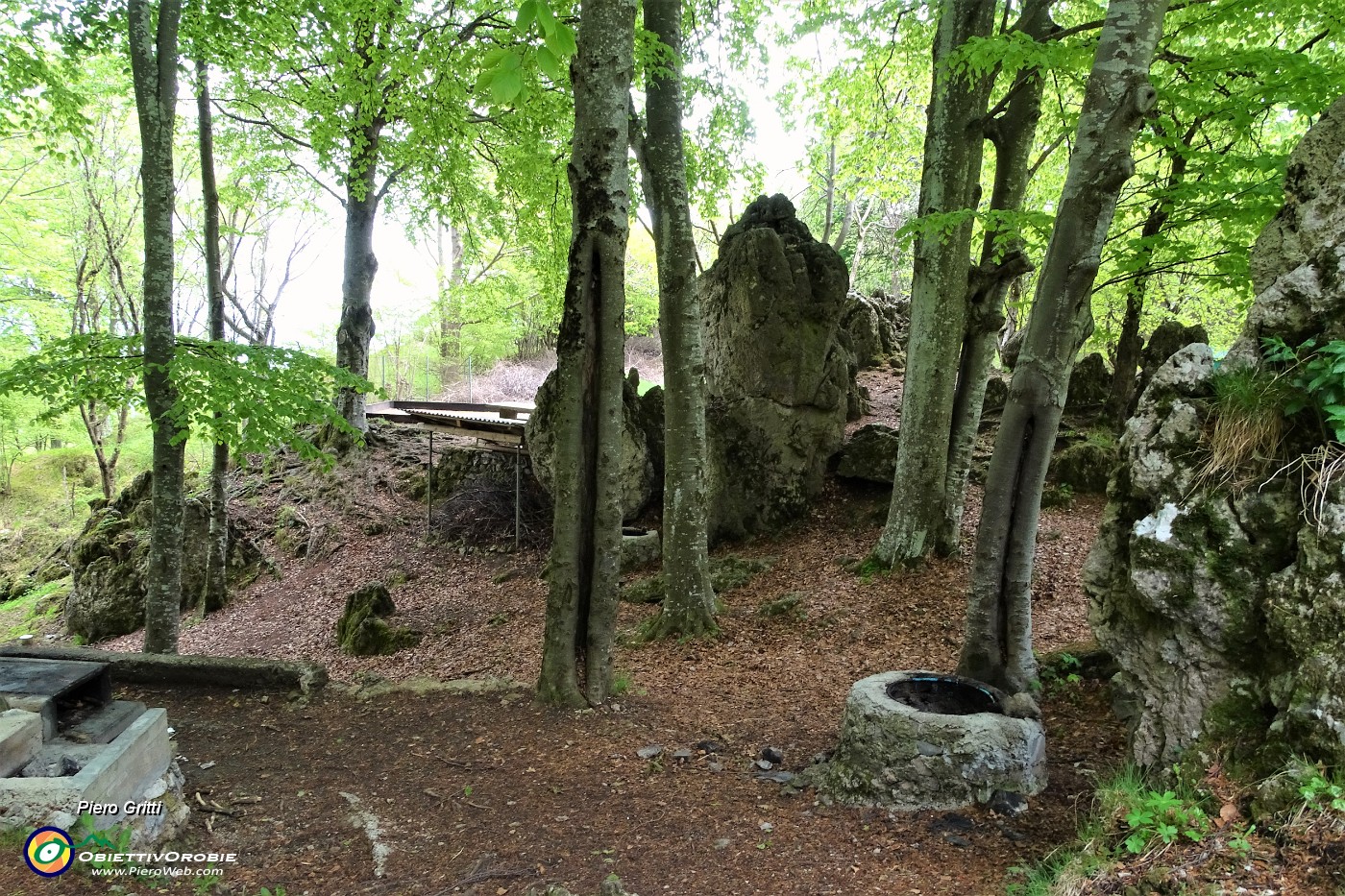 67 L'ambiente caratteristico accanto al Rif. GESP.JPG